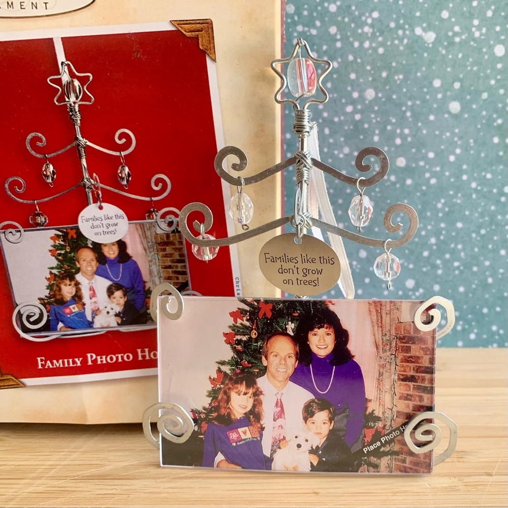 Hallmark Keepsake Ornament * Family Photo Holder * 2002